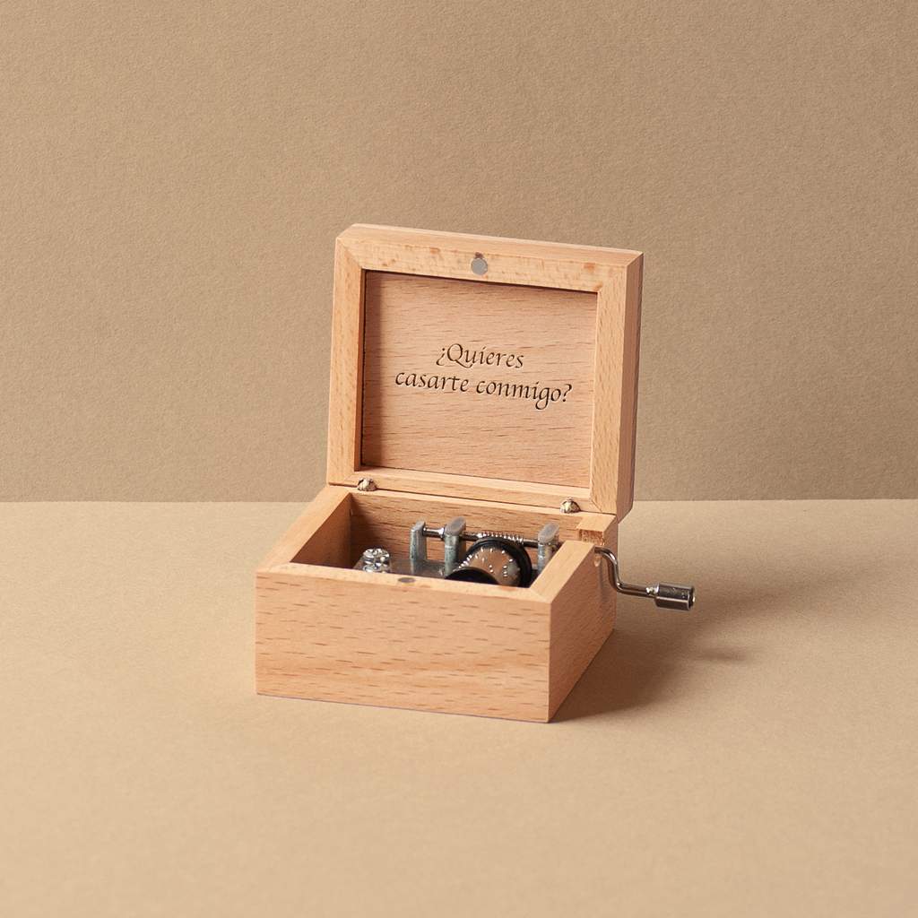 Caja de música pequeña de madera de haya Ródenas